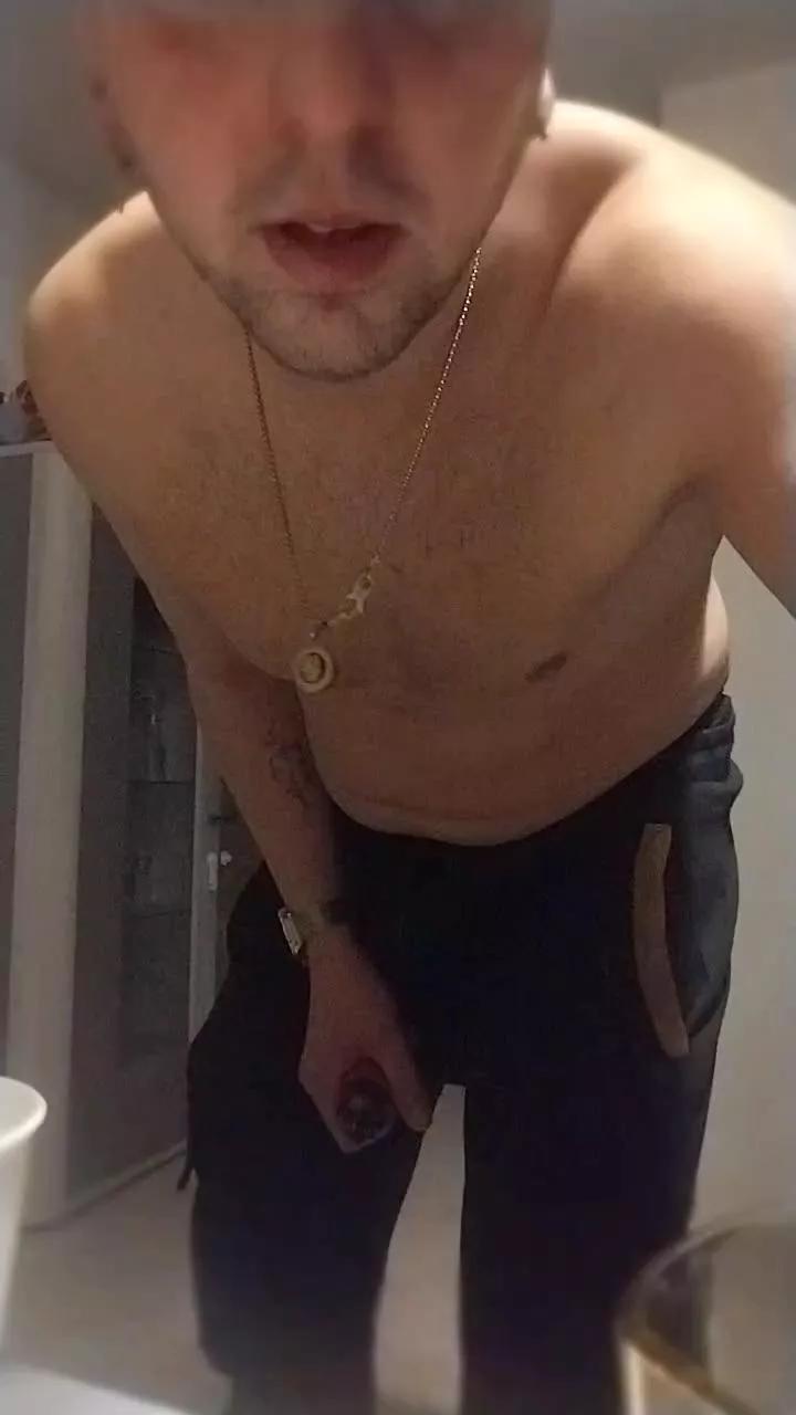 Bambite38 on Cam4 