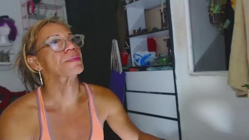 bardotbigcockts on Cam4 