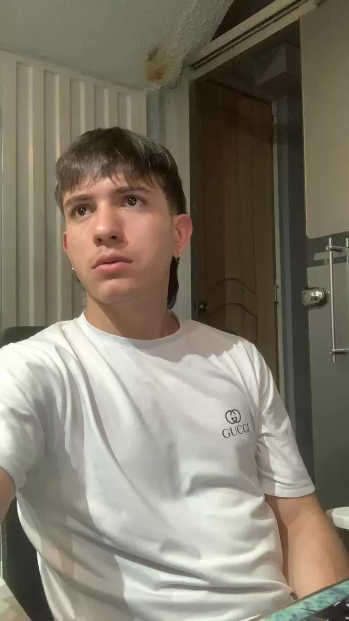 Bayron_77 on Cam4 