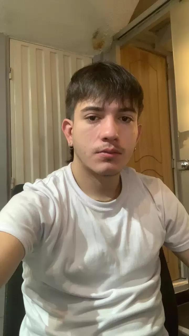 Bayron_77 on Cam4 
