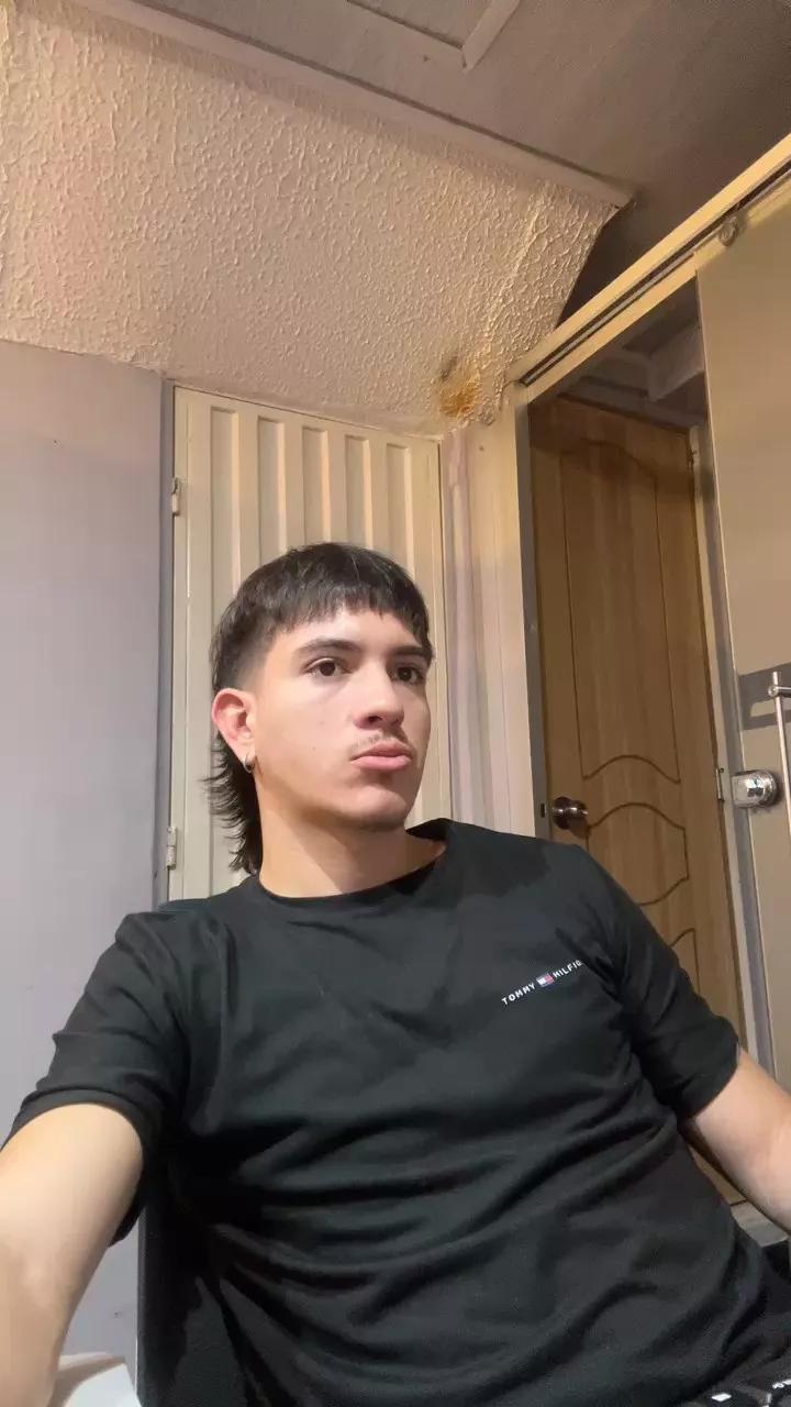 Bayron_77 on Cam4 