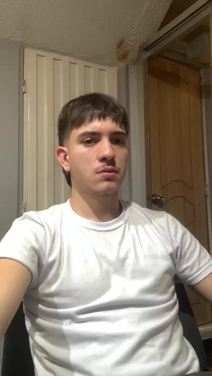 Bayron_77 on Cam4 