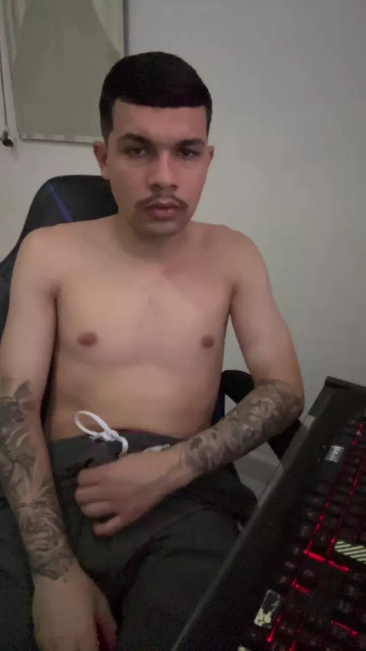 Offline beh_pauzao on Cam4