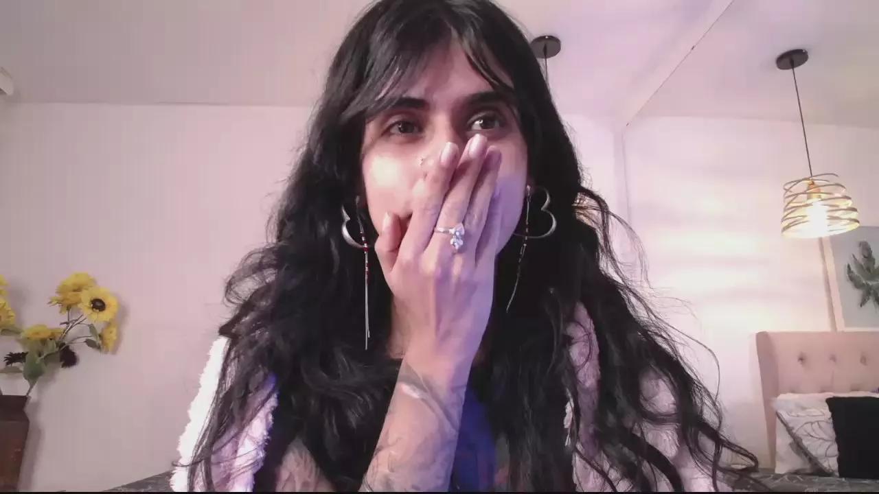 Bella_Poisonous on Cam4 