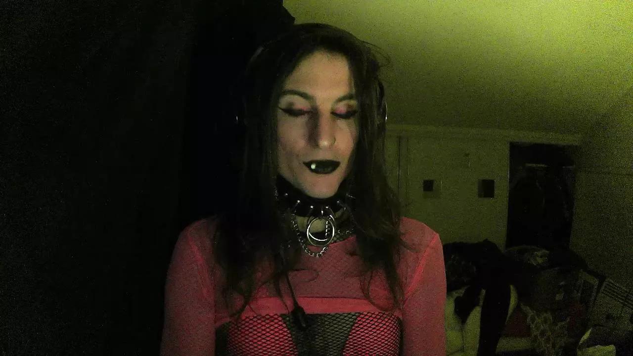 BerzerkDoll on Cam4 