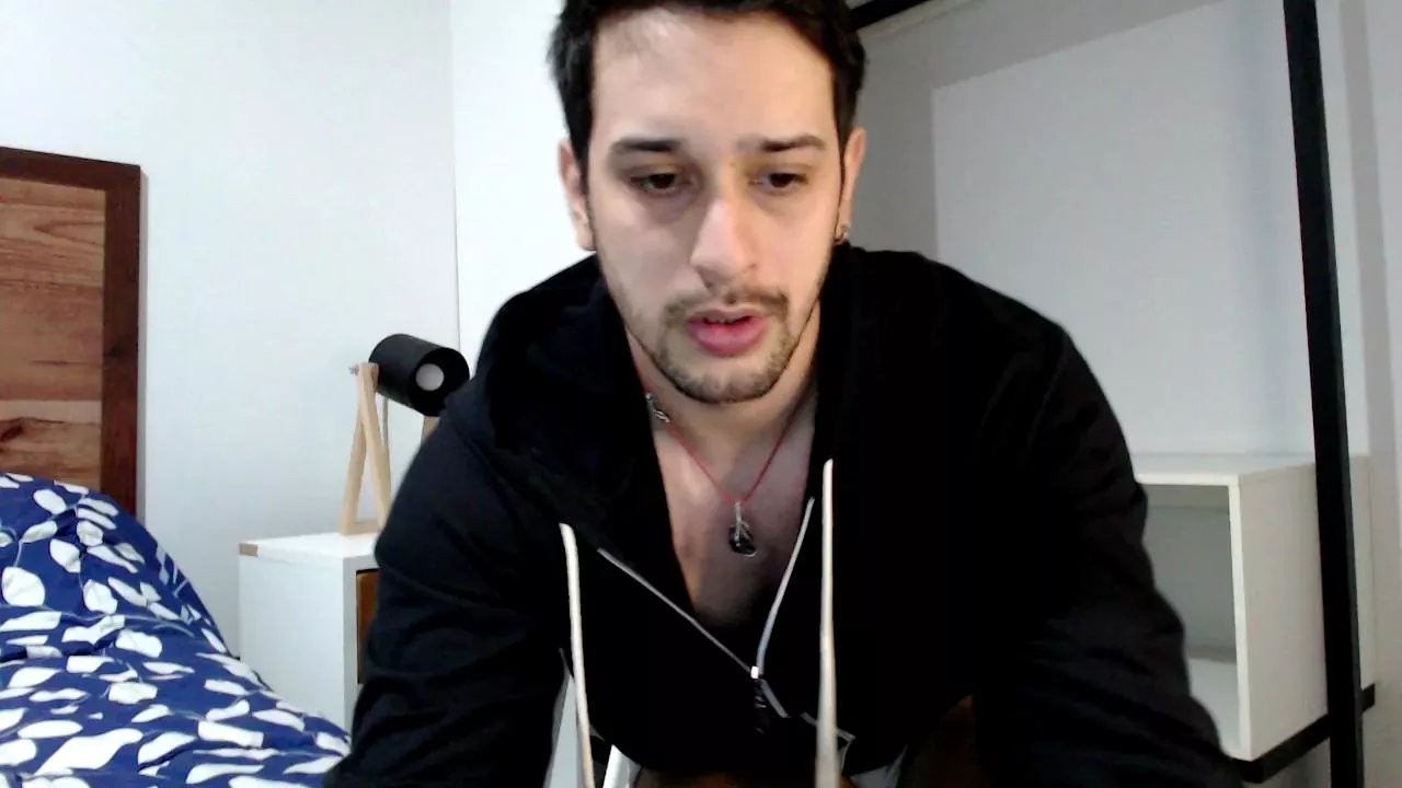 Offline bigale24 on Cam4