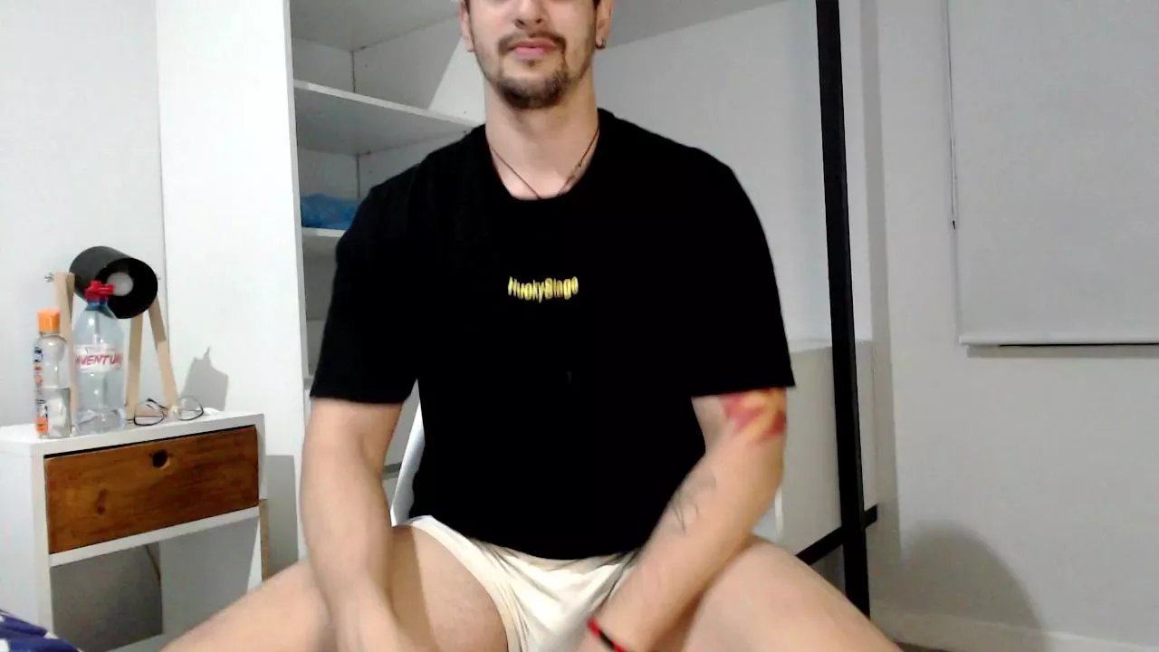 Offline bigale24 on Cam4