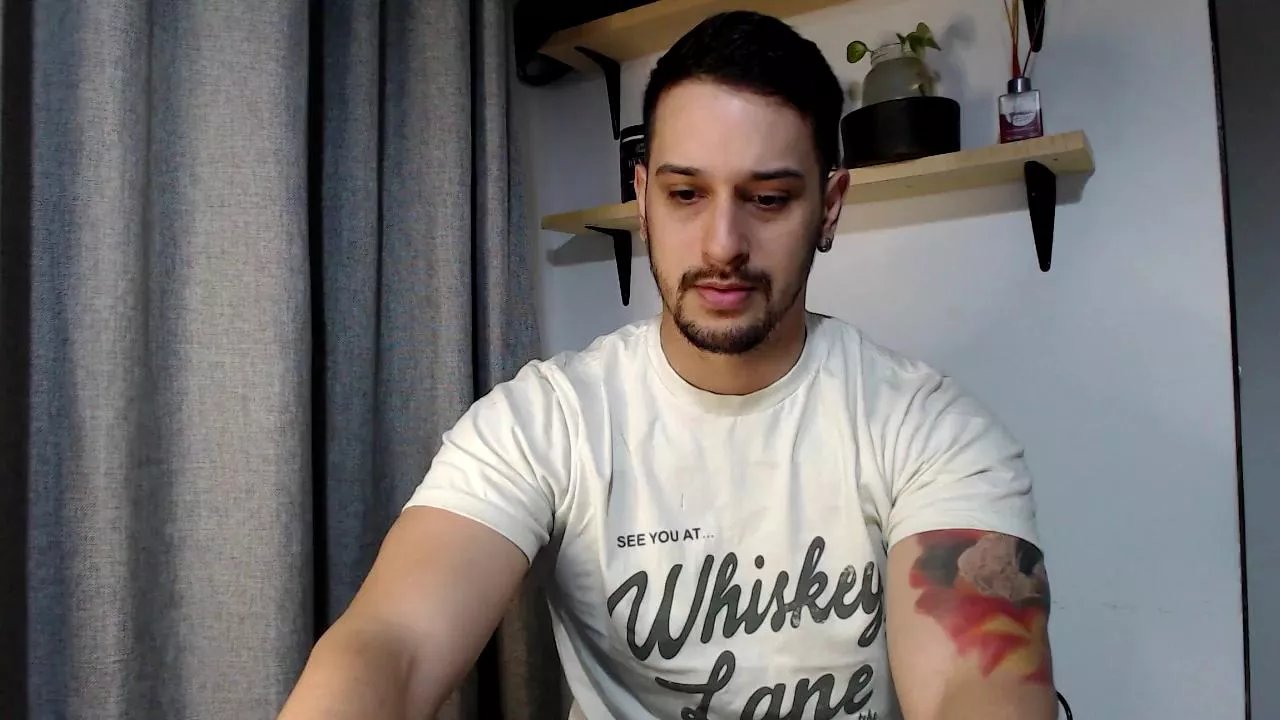 Offline bigale24 on Cam4