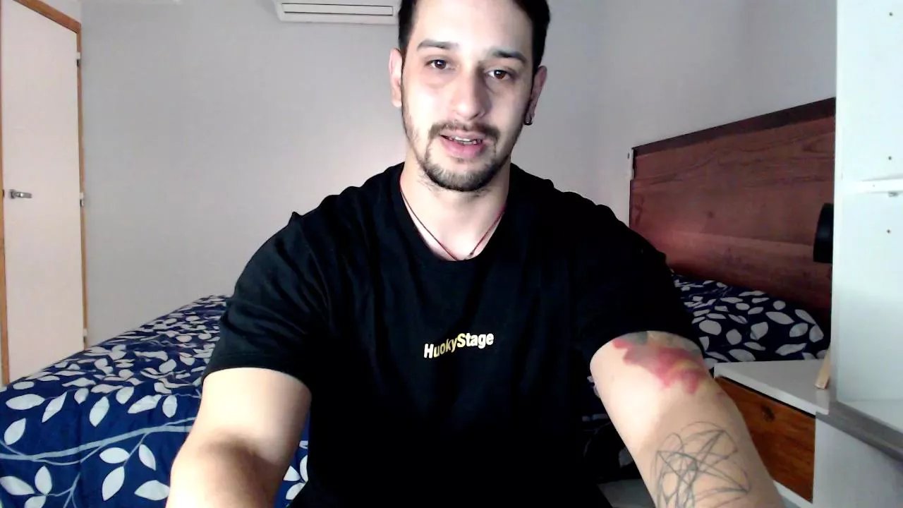 Offline bigale24 on Cam4