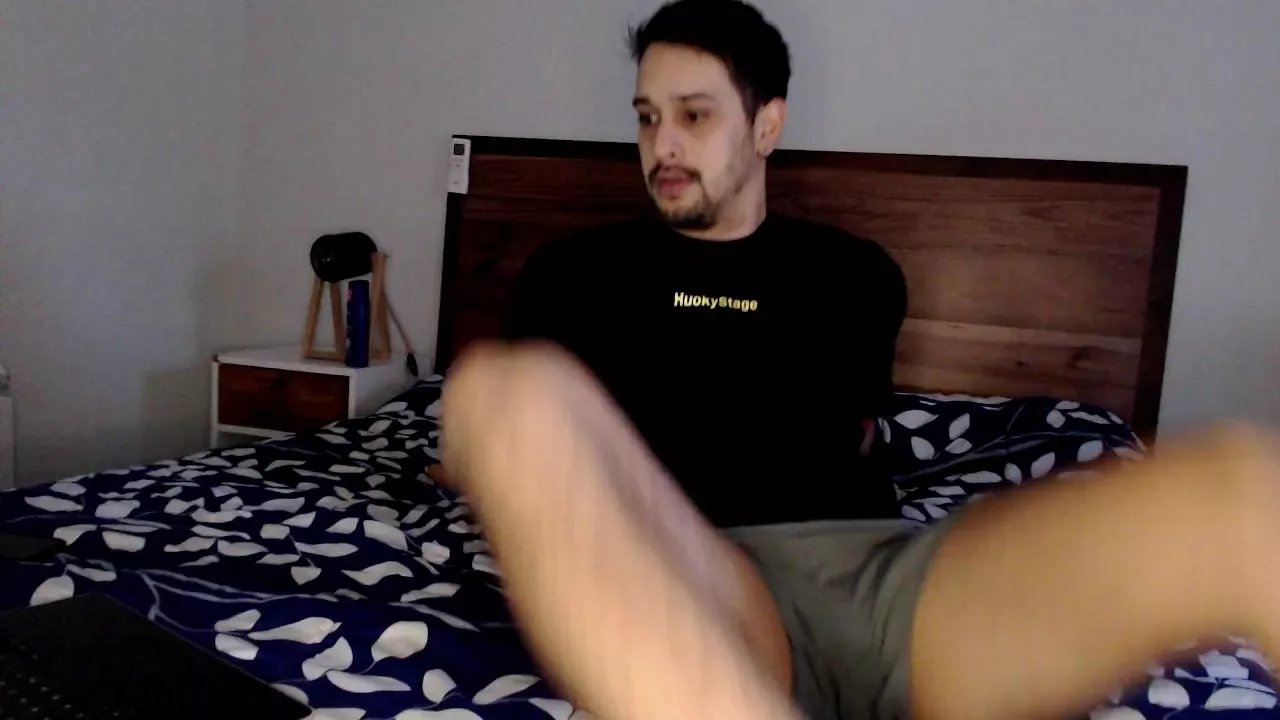 Offline bigale24 on Cam4