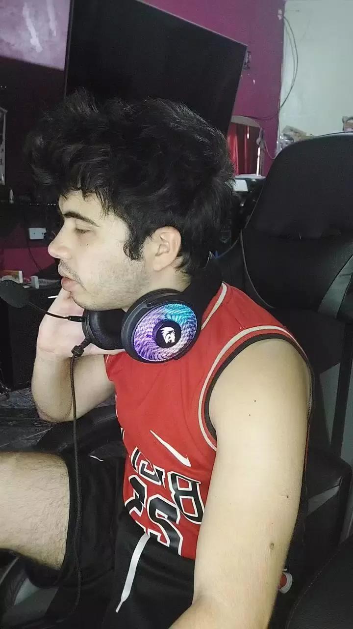 BigDick21cmPezL on Cam4 