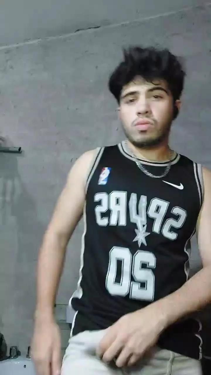BigDick21cmPezL on Cam4 