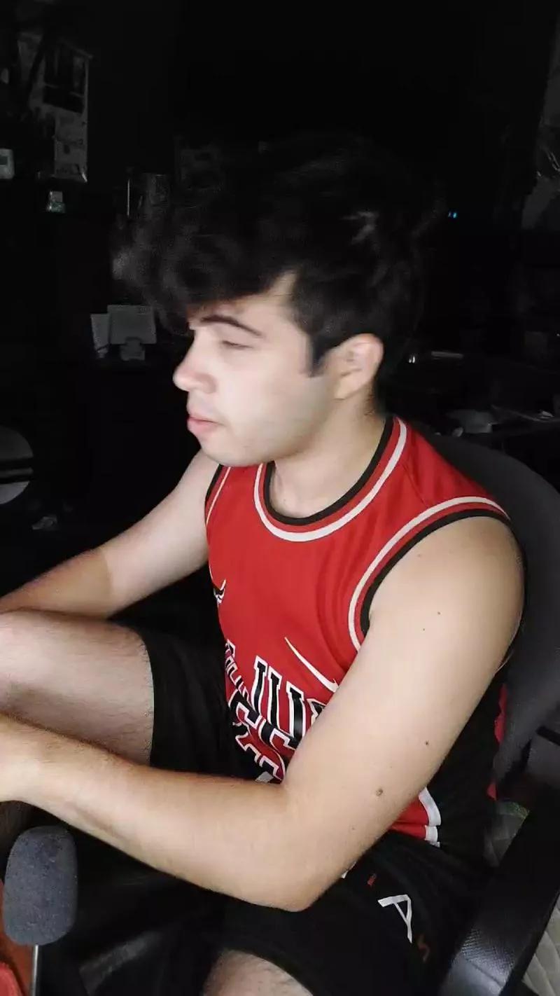 BigDick21cmPezL on Cam4 
