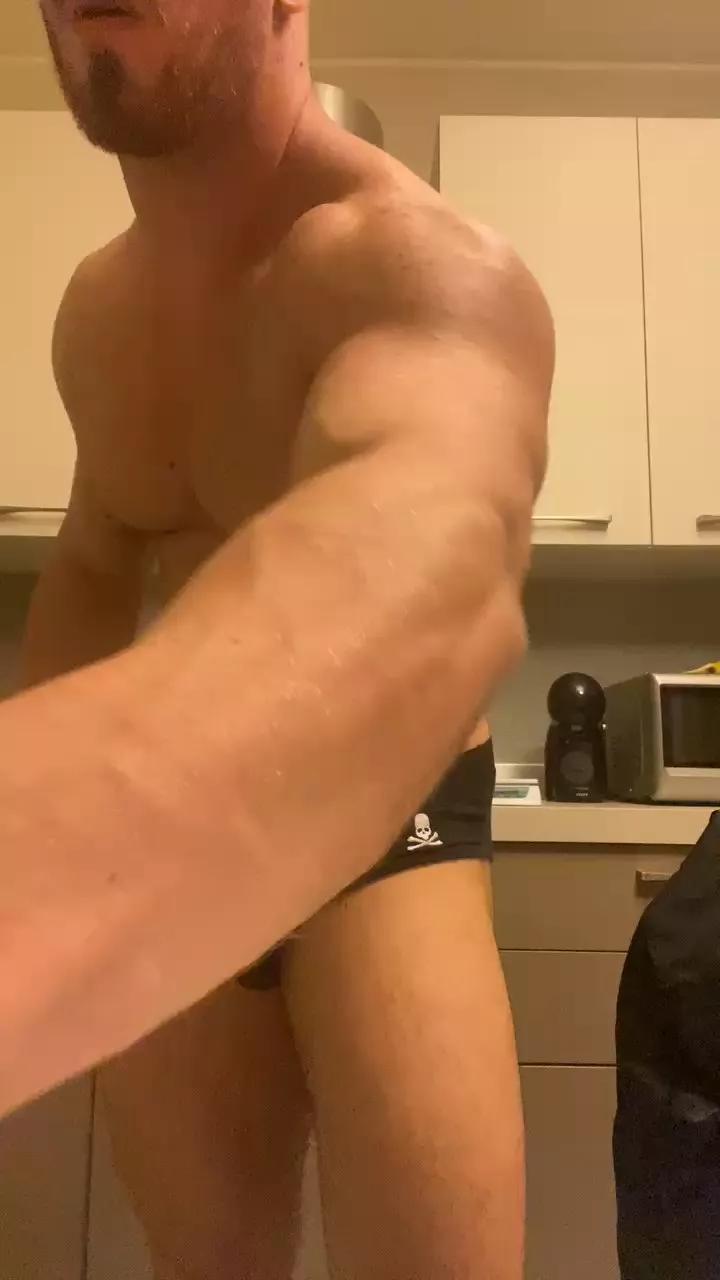 Bigwhitebull on Cam4 