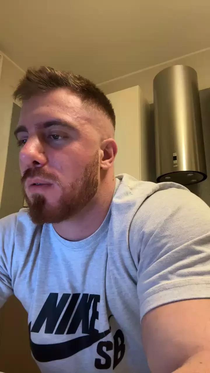 Bigwhitebull on Cam4 