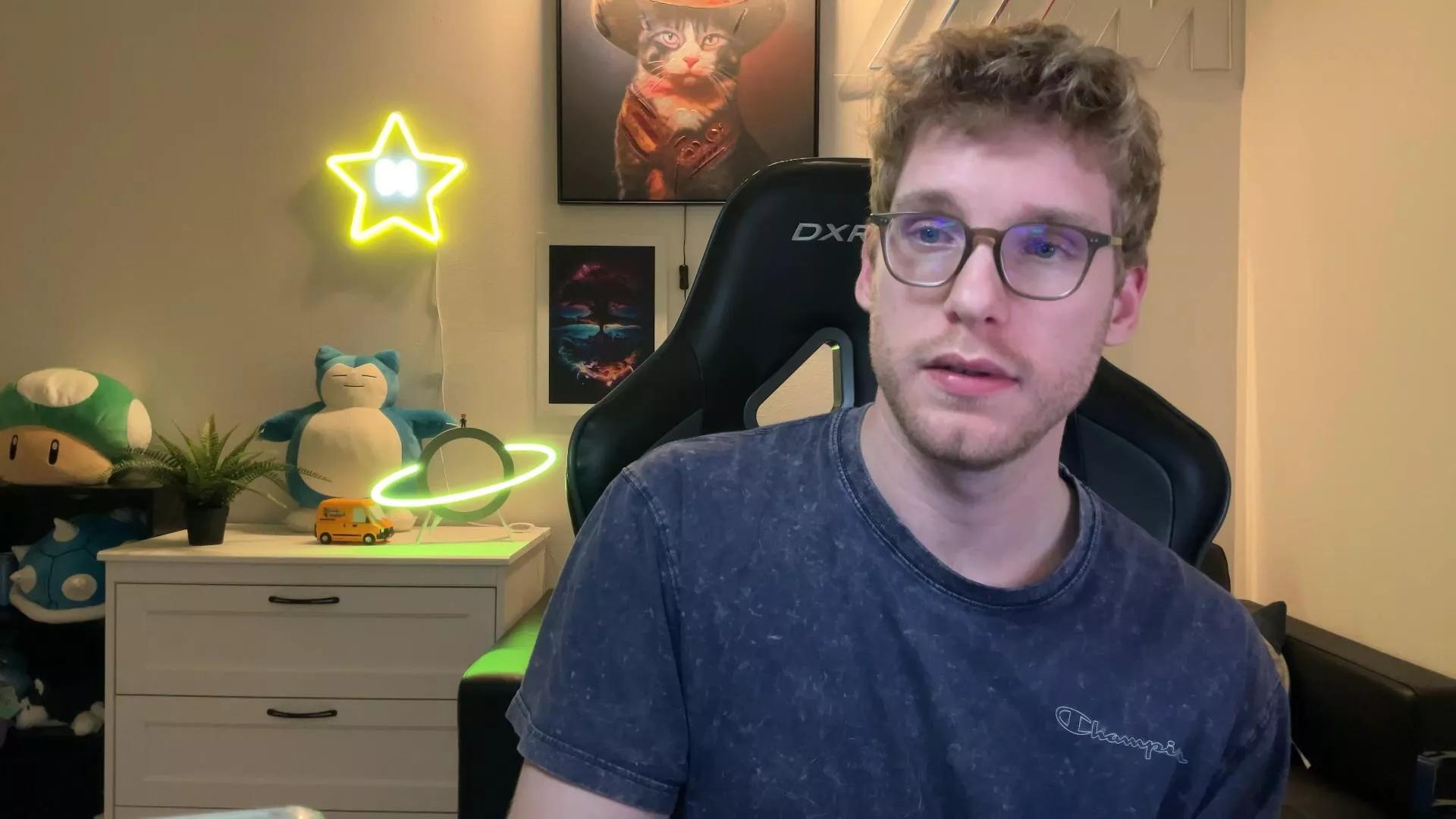 BlueEyedTallGuy on Cam4 