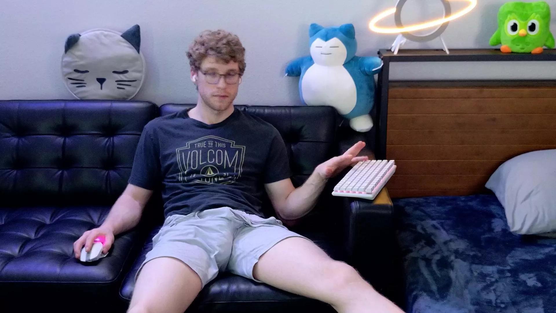 BlueEyedTallGuy on Cam4 