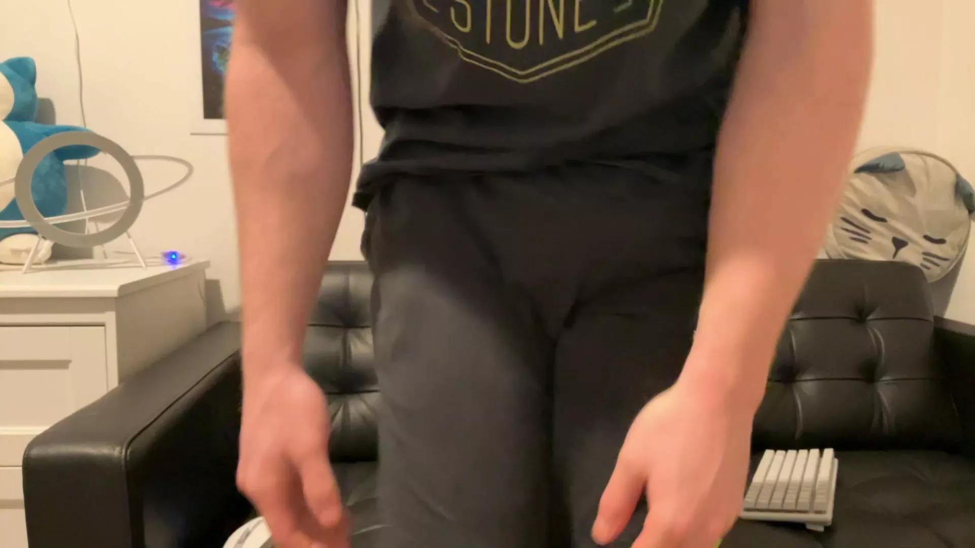 BlueEyedTallGuy on Cam4 