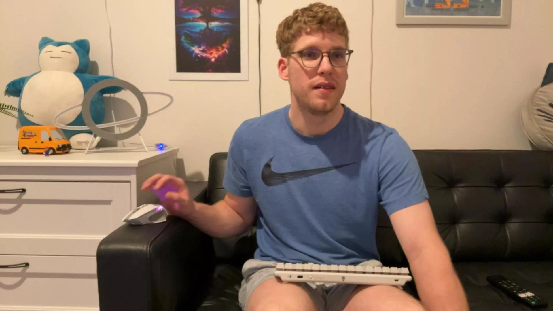 BlueEyedTallGuy on Cam4 