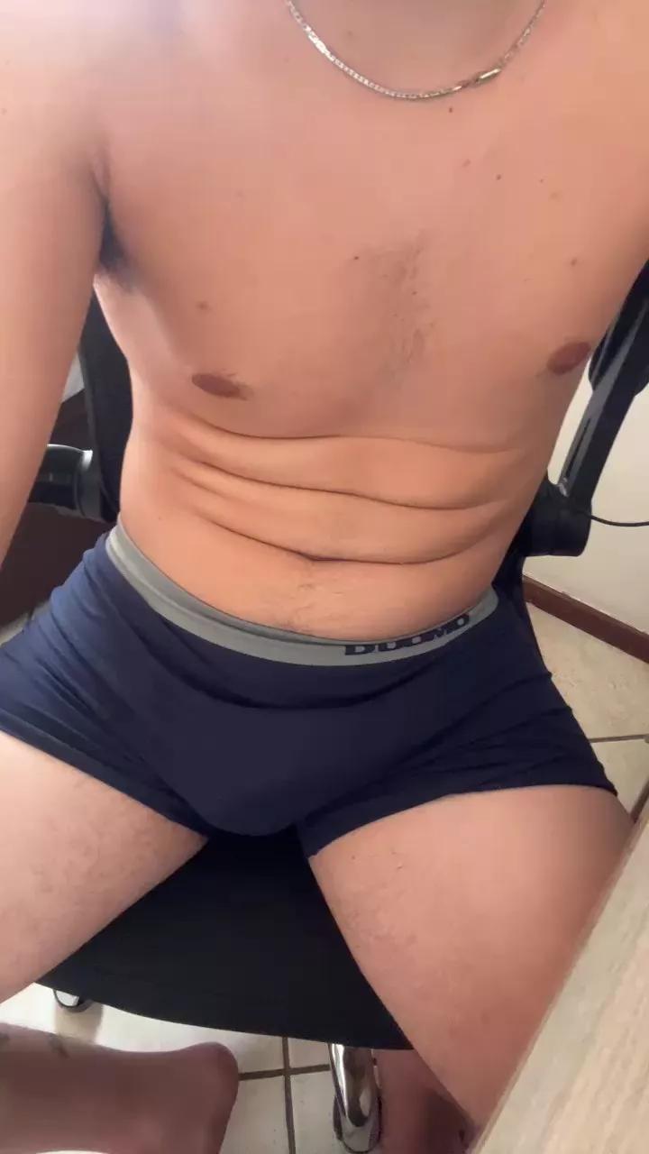 Boyzin0414 on Cam4 