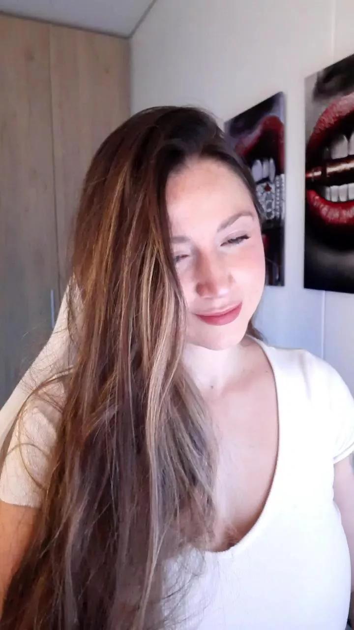 BruunaLove_ on Cam4 