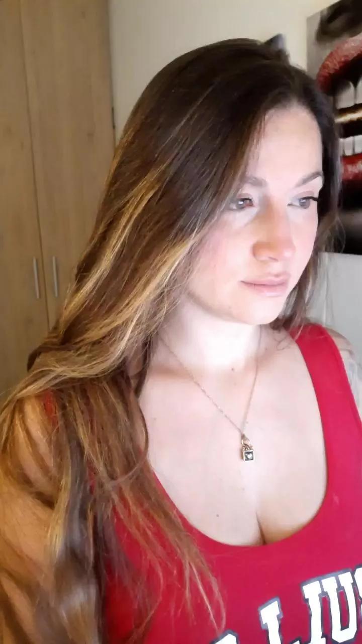 BruunaLove_ on Cam4 