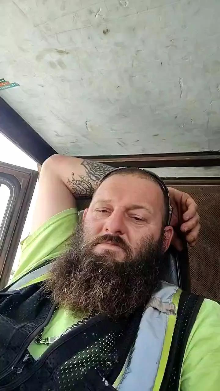 CallMeeDaddy89 on Cam4 