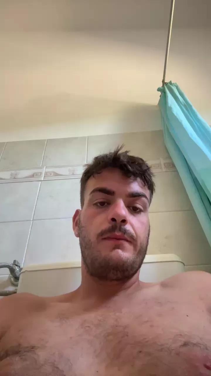 Cazzone22xx on Cam4 