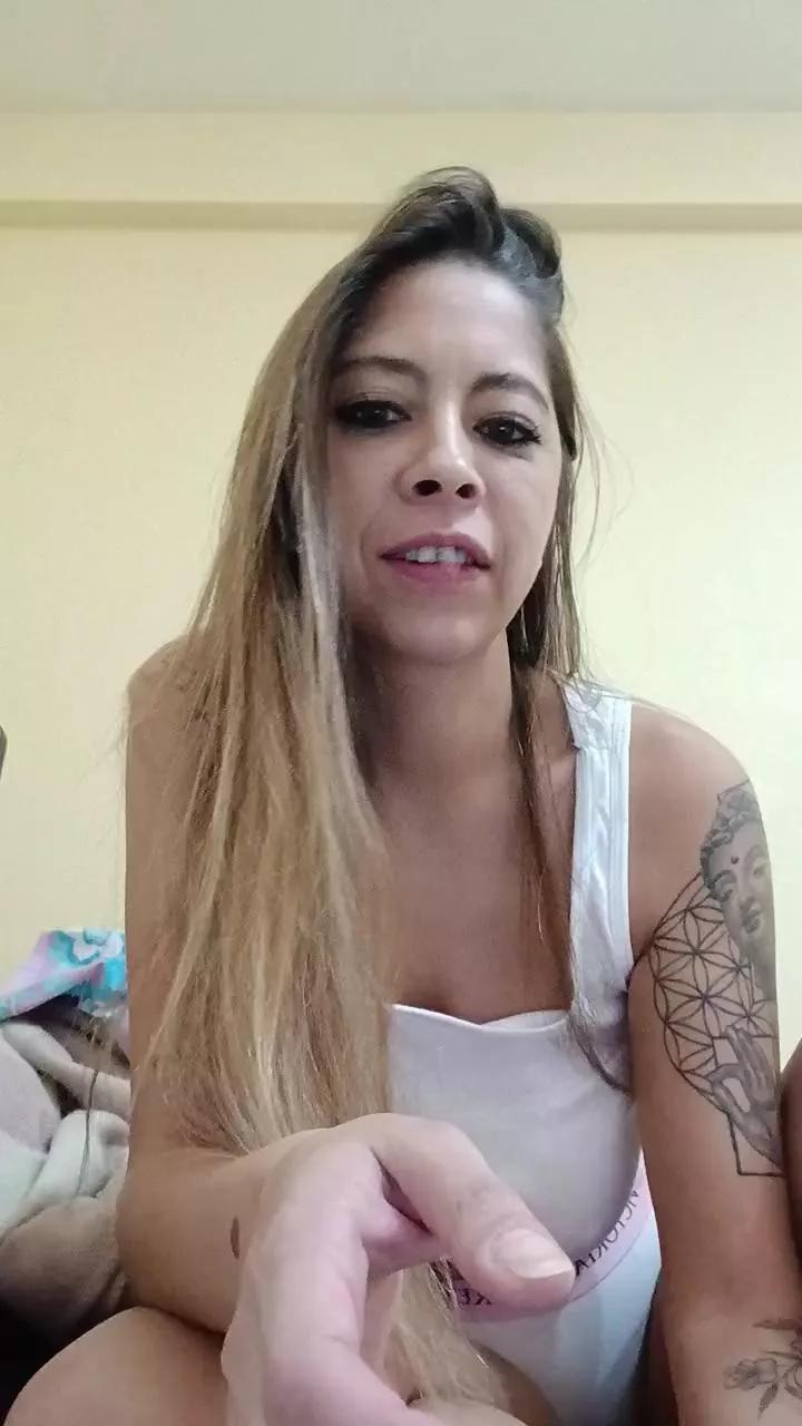 Celes90 on Cam4 
