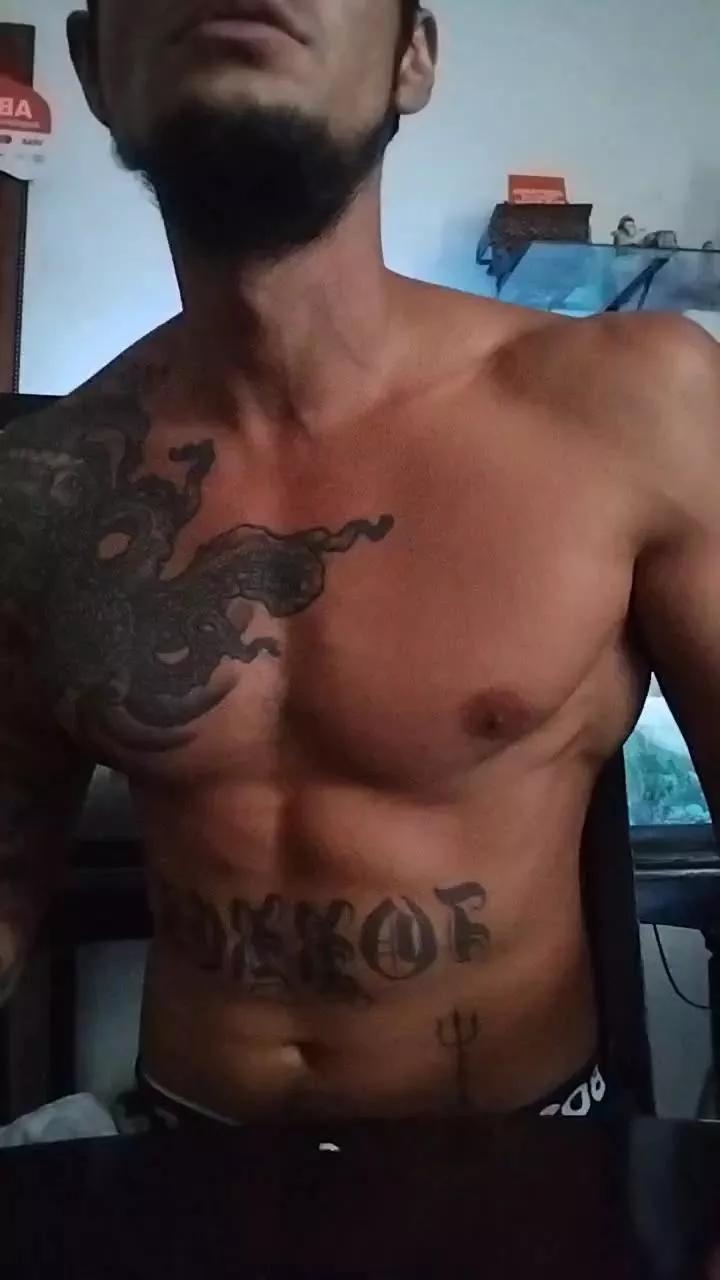 Chacalon090 on Cam4 