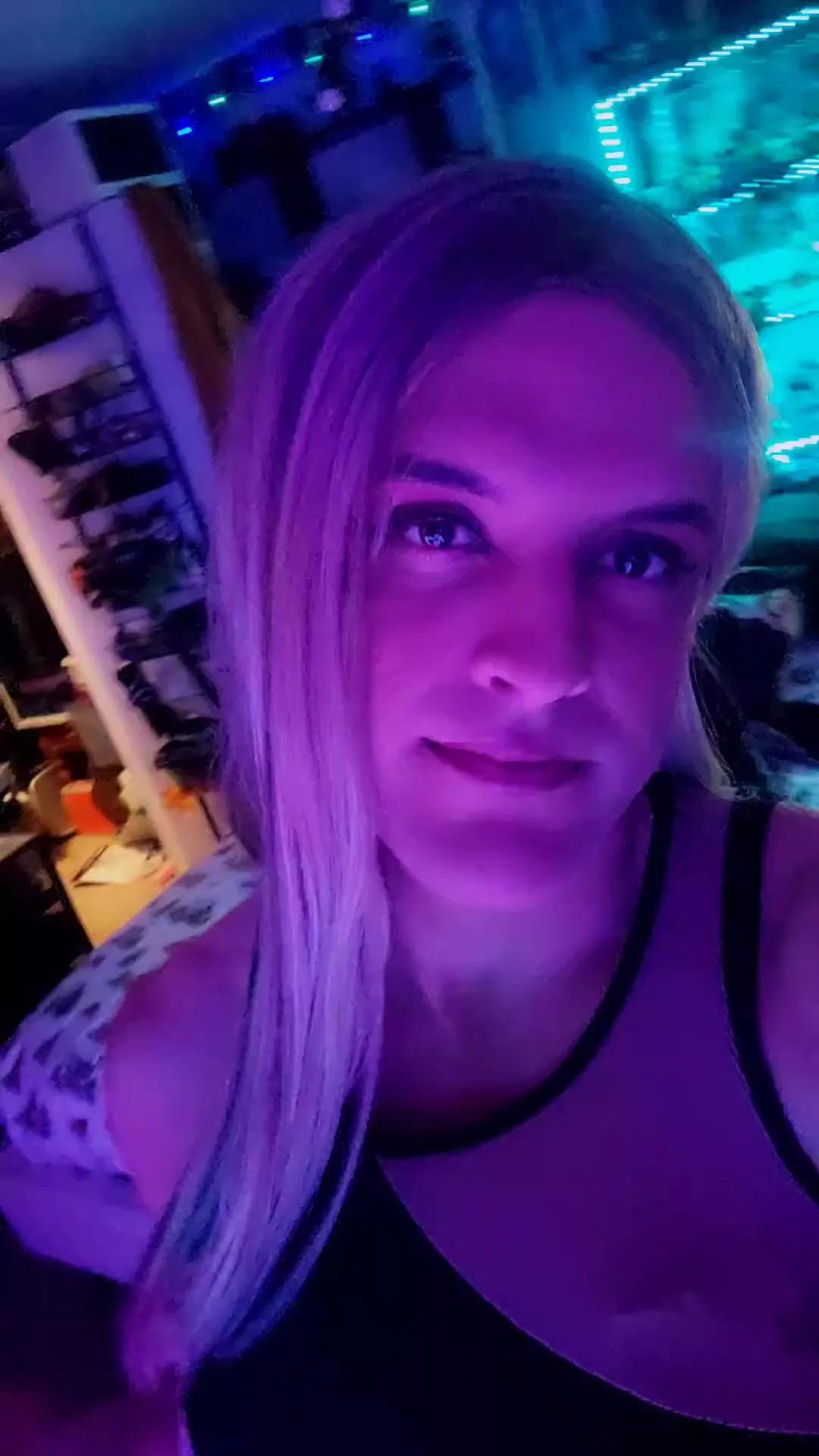 Chillifrog86 on Cam4 