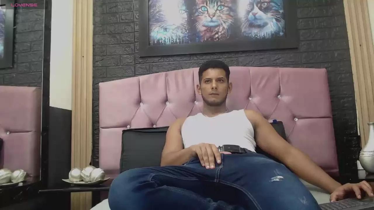 Chris_Dick99 on Cam4 