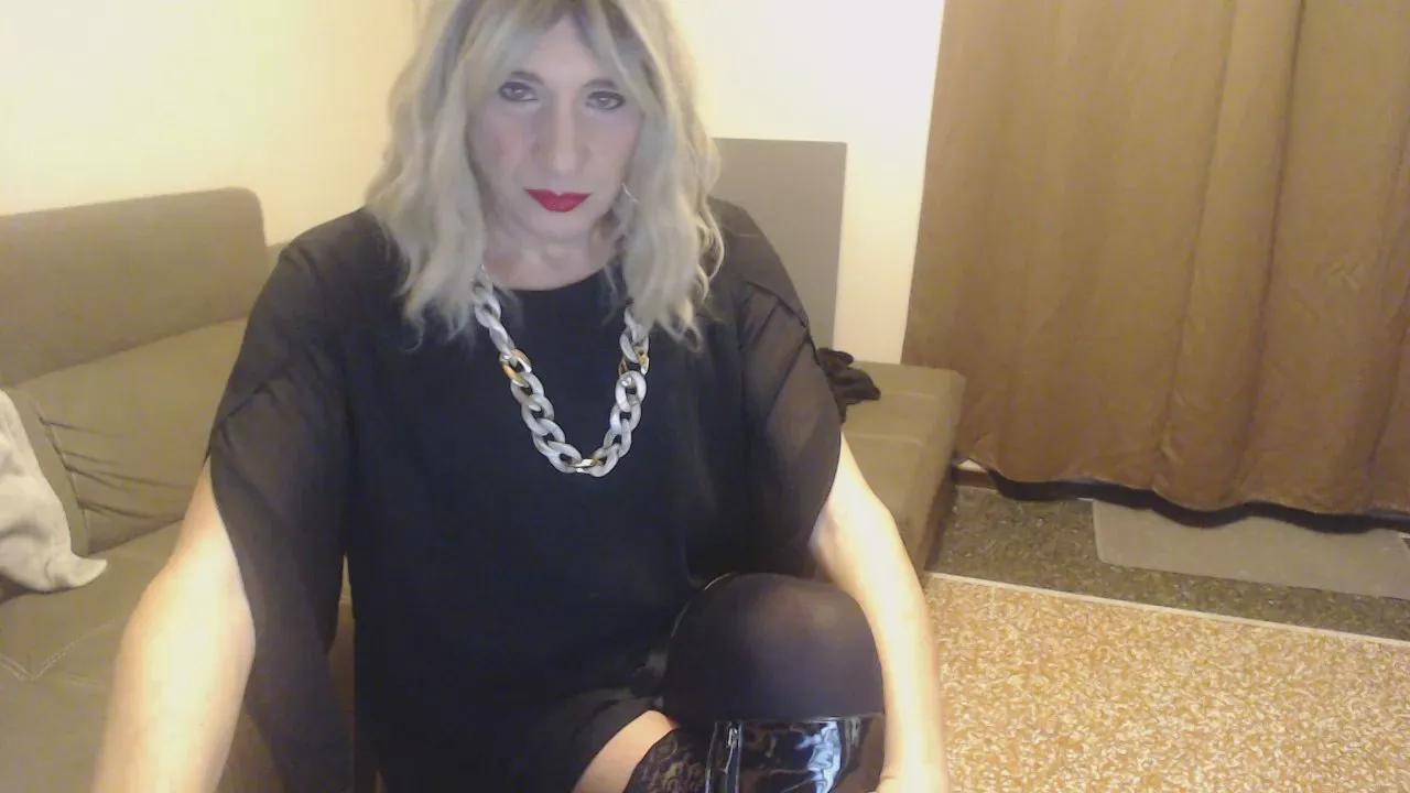 cinziatrav on Cam4 