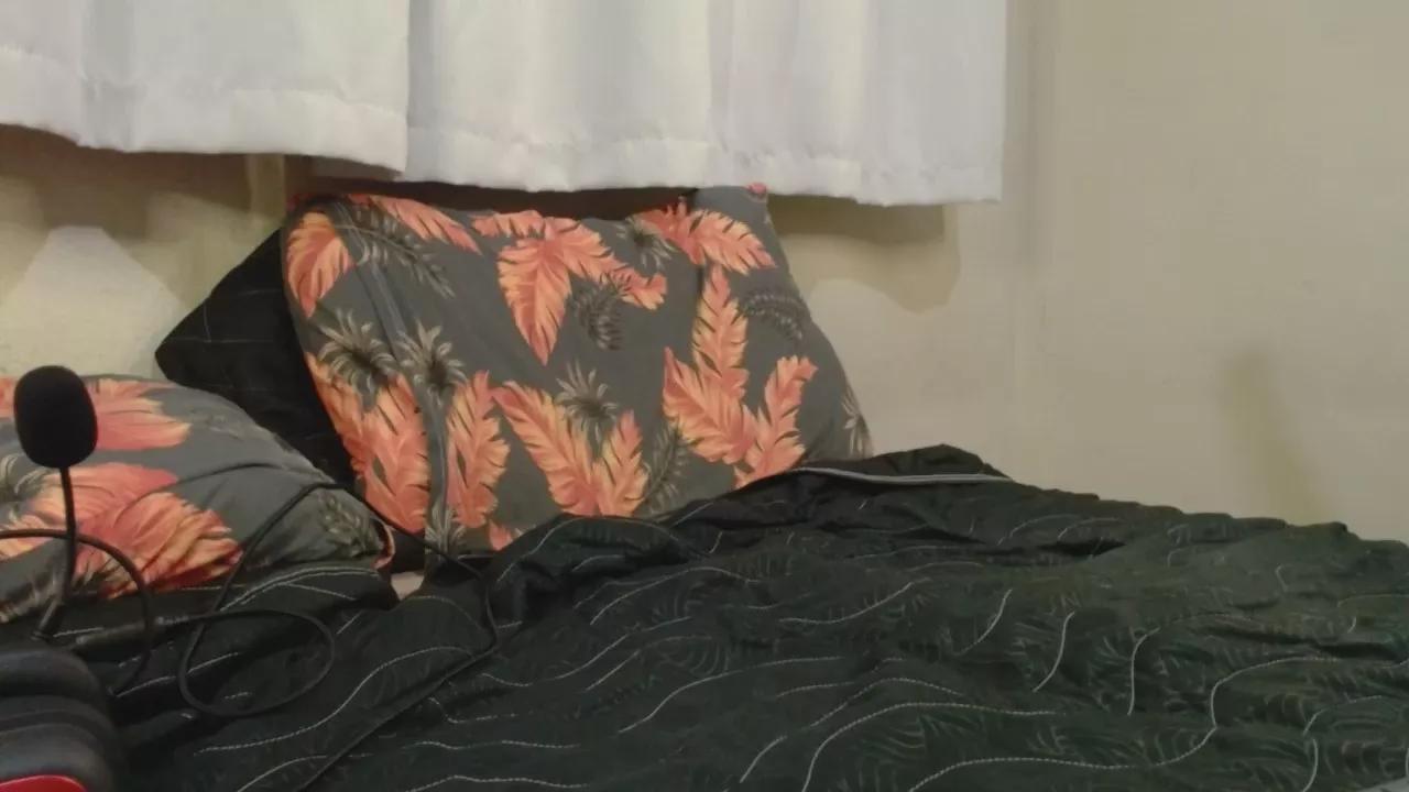 CrowMind on Cam4 
