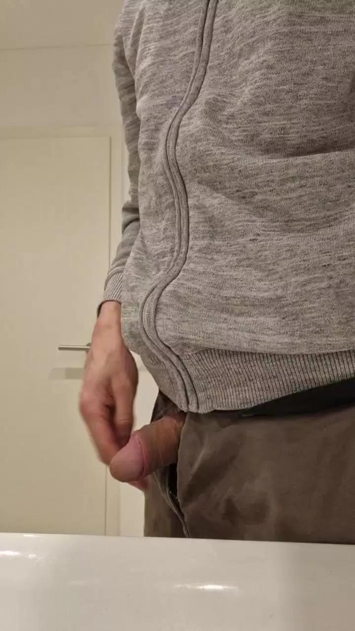 Cumhardboy03 on Cam4 