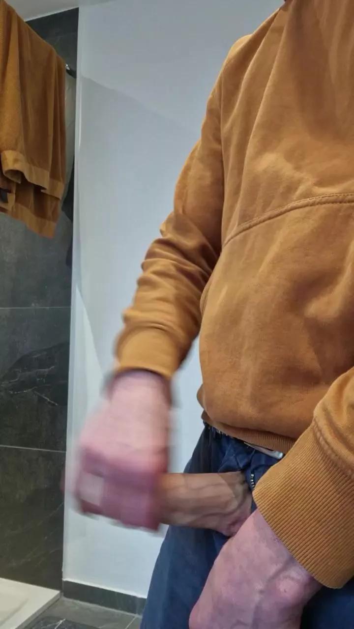 Cumhardboy03 on Cam4 