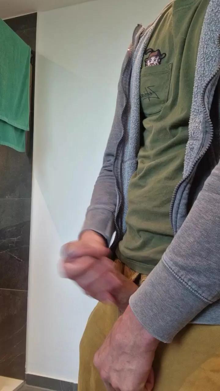 Cumhardboy03 on Cam4 