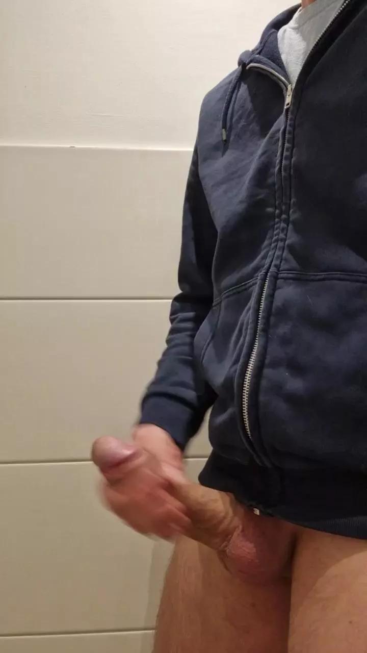 Cumhardboy03 on Cam4 