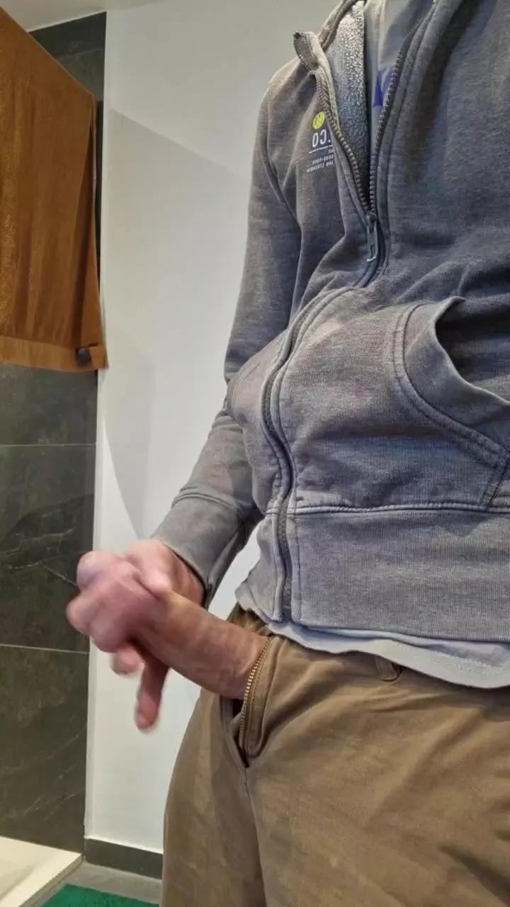 Cumhardboy03 on Cam4 
