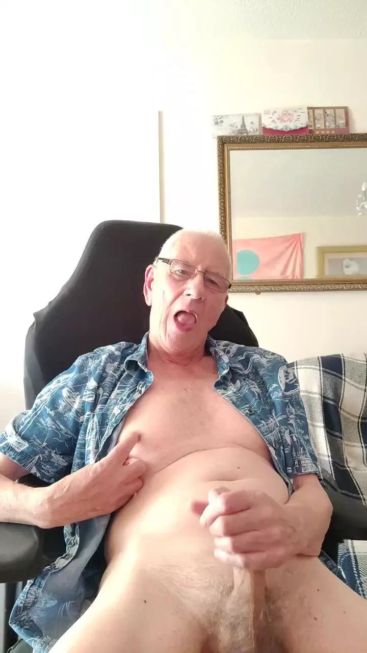 cutaboverest on Cam4 