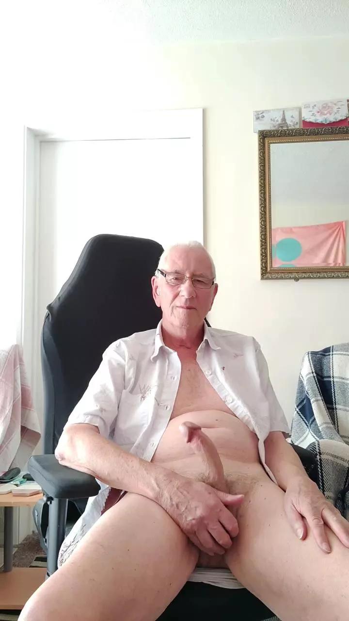 cutaboverest on Cam4 