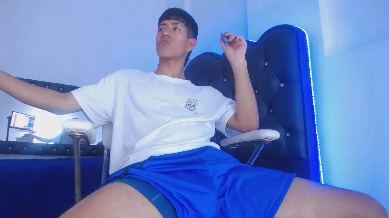dareck_18 on Cam4 