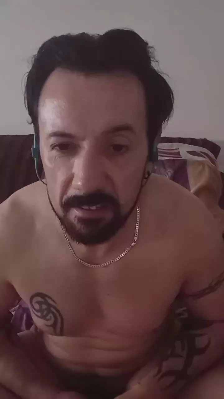 Offline DaroHot69 on Cam4