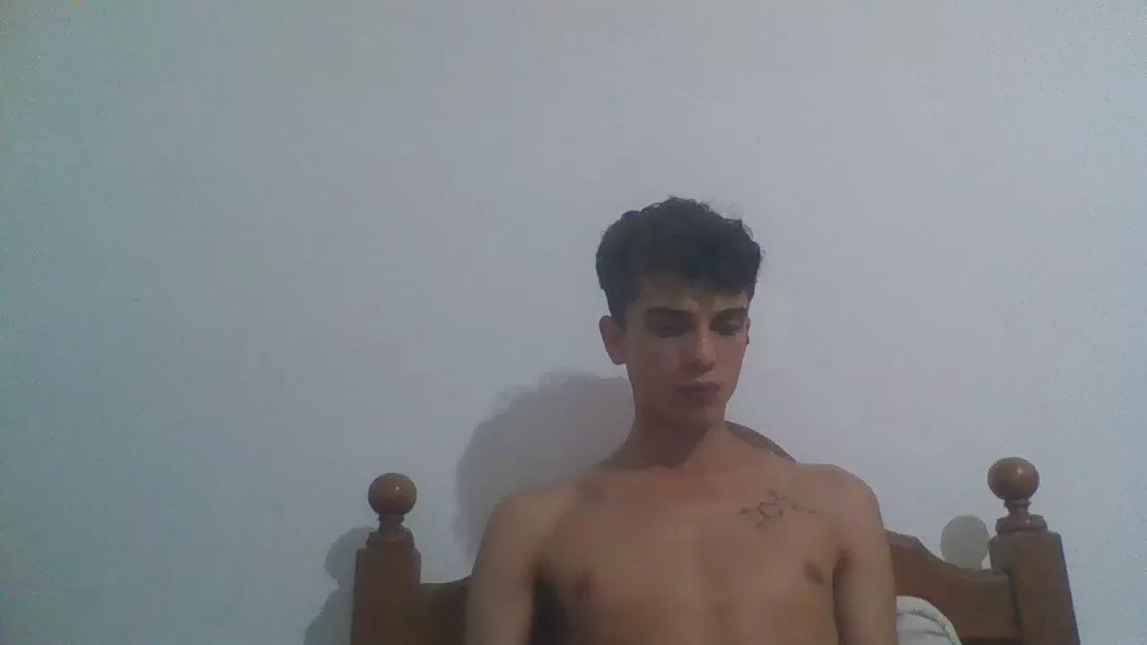 Offline Elneneuru on Cam4