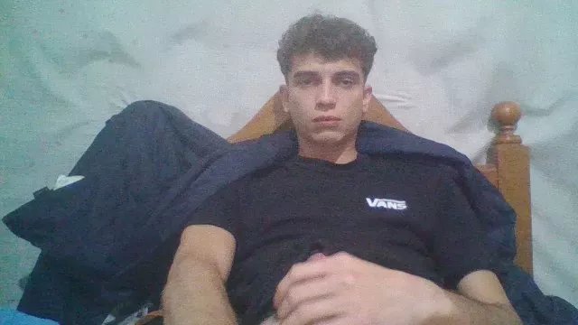 Offline Elneneuru on Cam4