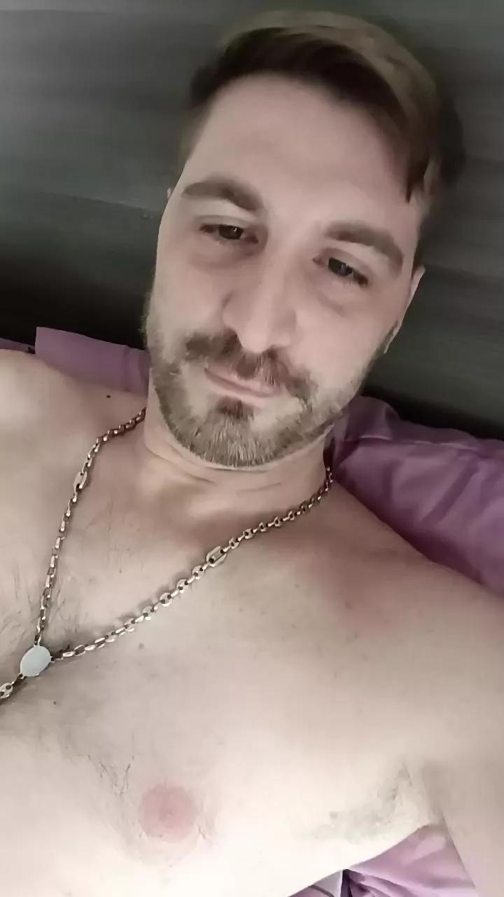 Elvillero85 on Cam4 