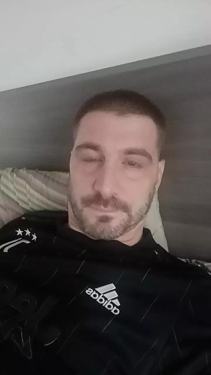 Elvillero85 on Cam4 