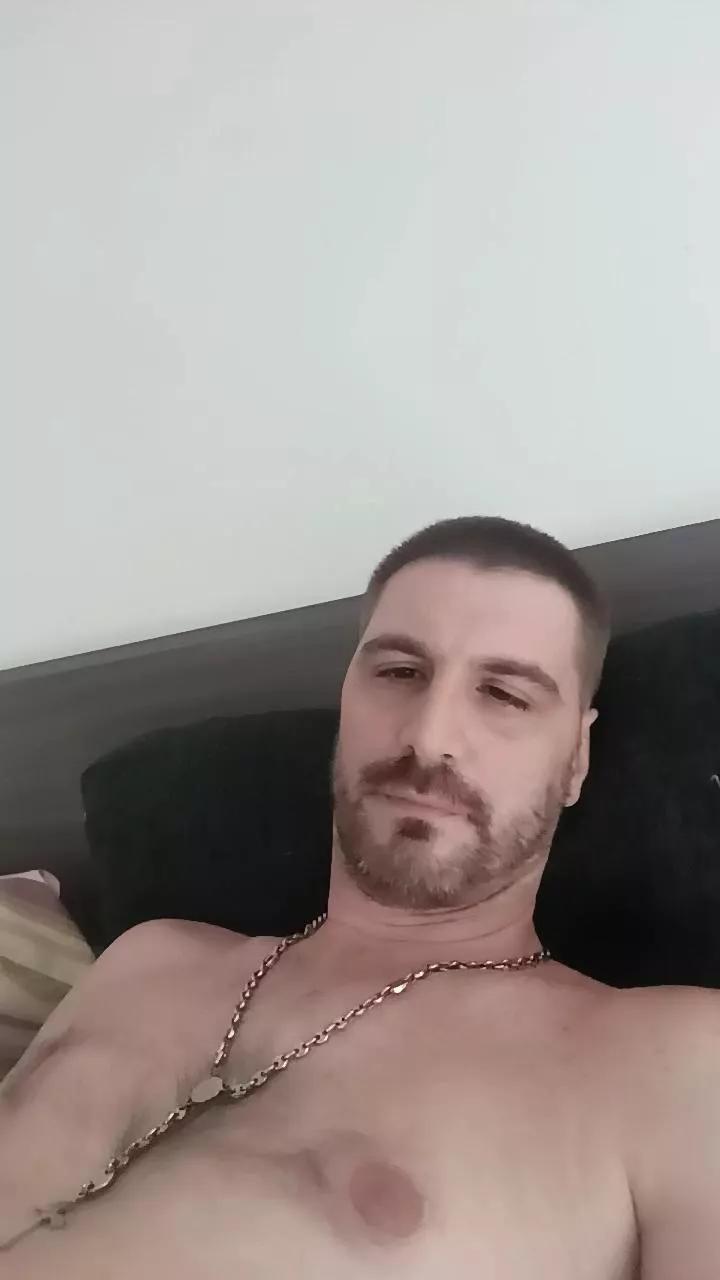 Elvillero85 on Cam4 