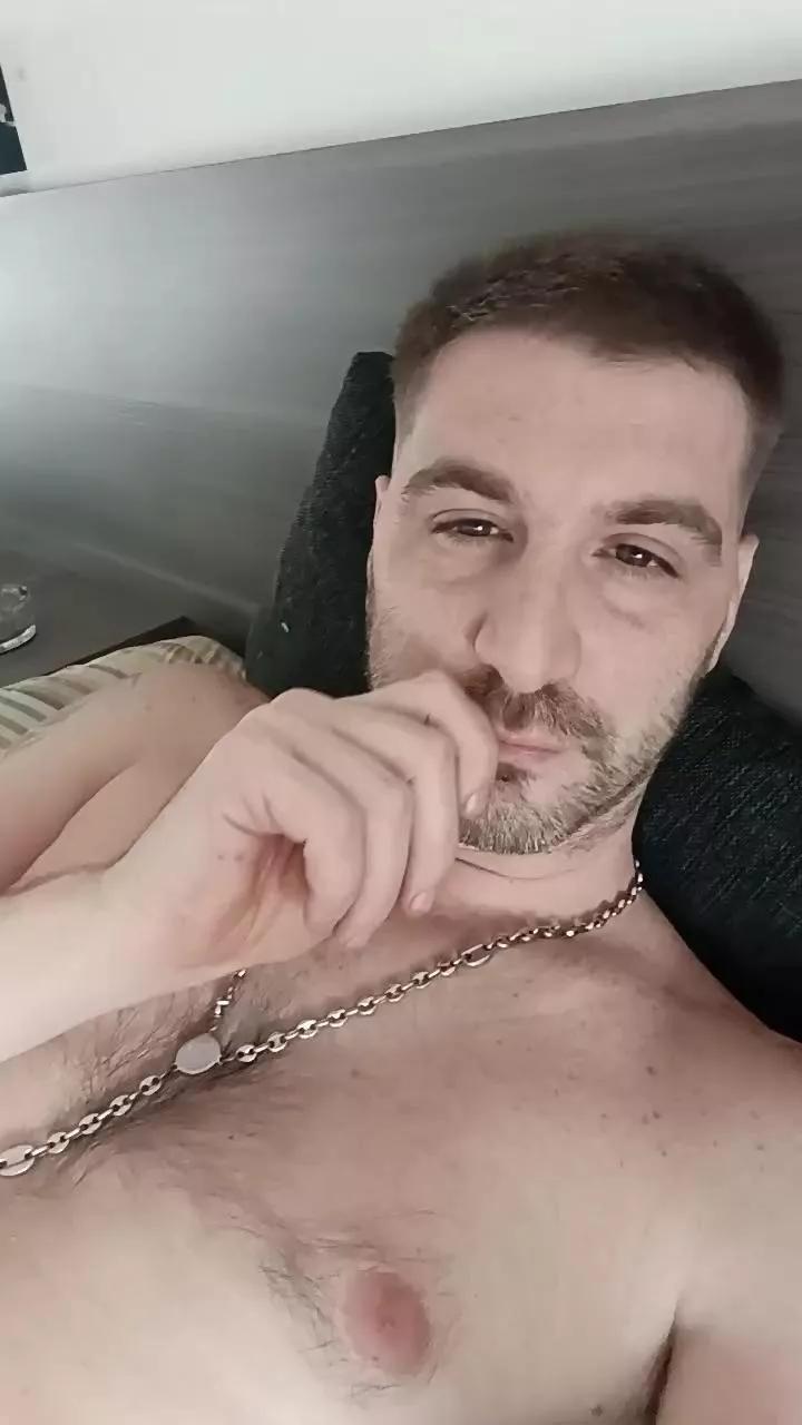 Elvillero85 on Cam4 