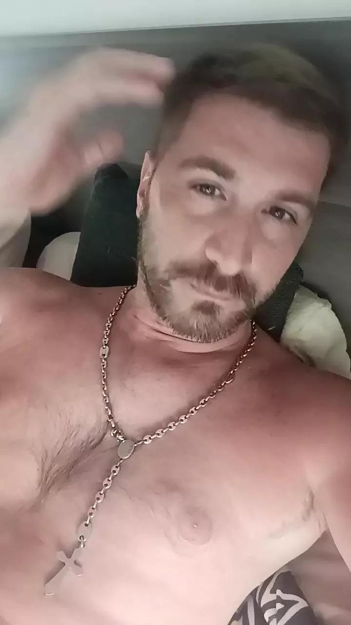 Elvillero85 on Cam4 